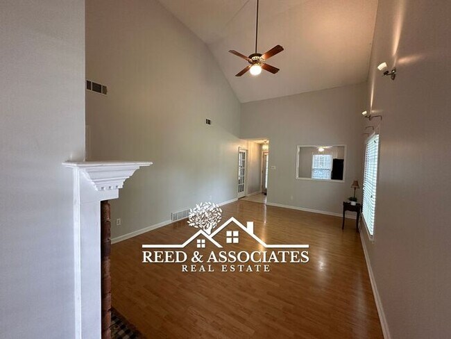 Building Photo - Collierville Townhouse Located on Corner Lot!