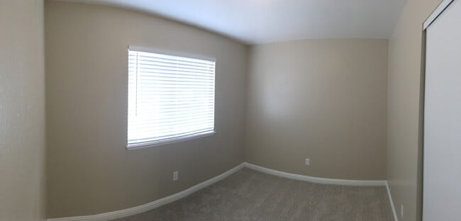 Building Photo - Gorgeous 3Bed/2.5Bath/Pool/Spa, 2-Story Home located in the NW part of the valley