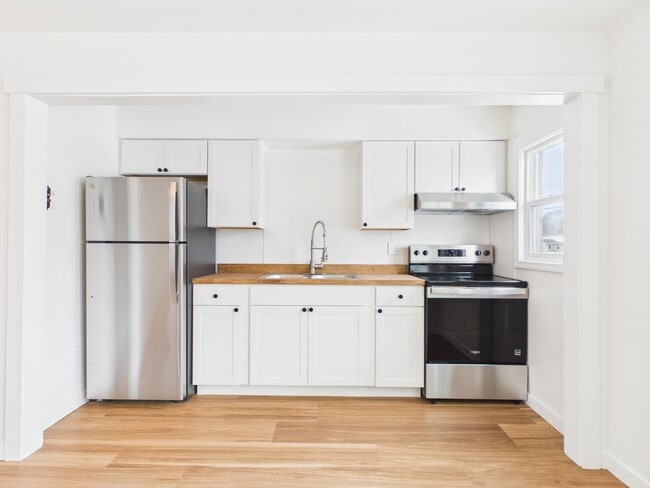 Building Photo - 1301 9th Ave