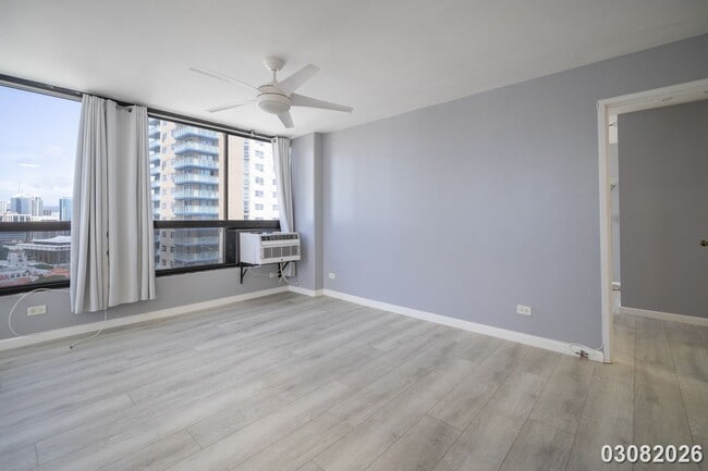 Building Photo - $3,500 / 2br - 896ft2 - Renovated and Modern 2BR/2BA/1PKG unit in the Royal Capito