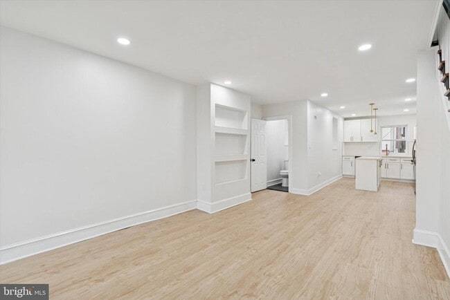 Building Photo - 417 E Upsal St