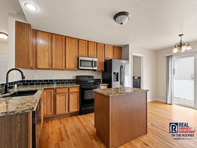 Building Photo - Charming 3 Bed, 2 Bath Home with 3-Car Gar...