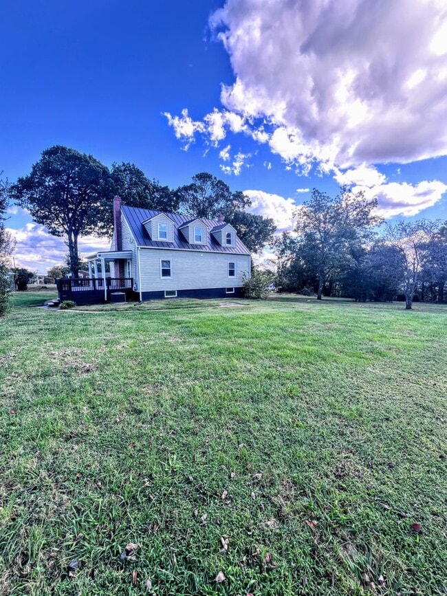 Building Photo - 3 Bed | 2 Bath | 1+ Acre | 2-Car Garage | ...
