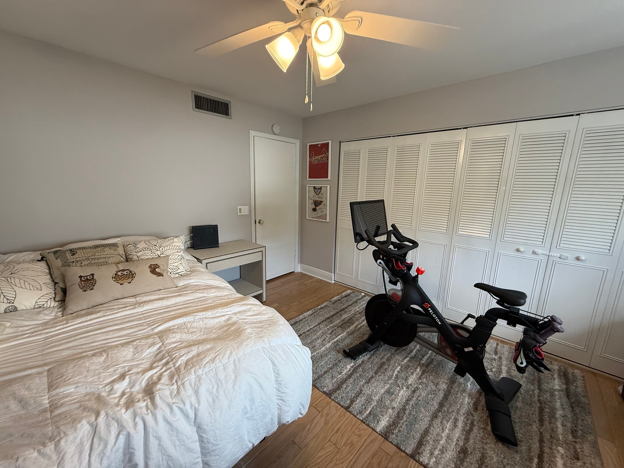 Guest bedroom - 386 Golfview Rd