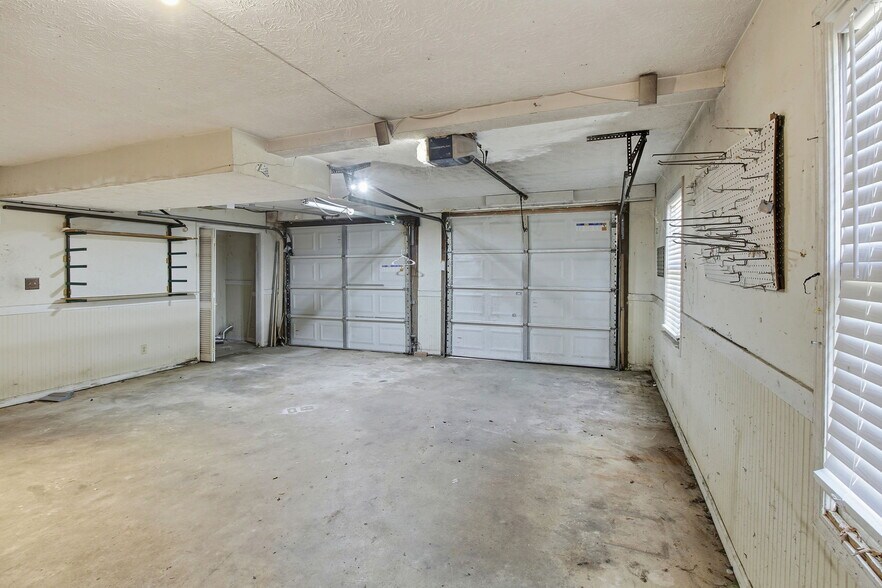 Building Photo - 1805 Highpoint Rd