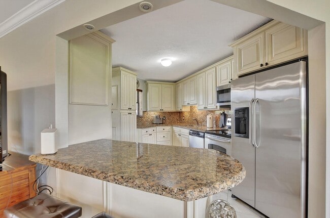 Building Photo - 5901 Camino Del Sol