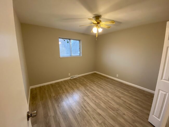 Building Photo - 2727 Angela Dr