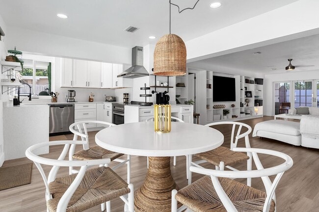 Building Photo - 2233 SE 15th St