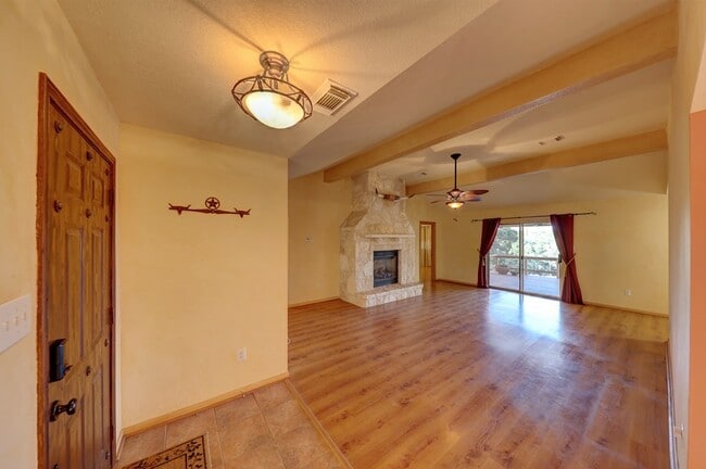 Building Photo - 115 Chaparral Pl W