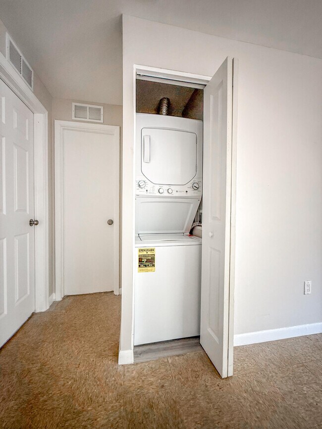 Building Photo - 3455 Hi St