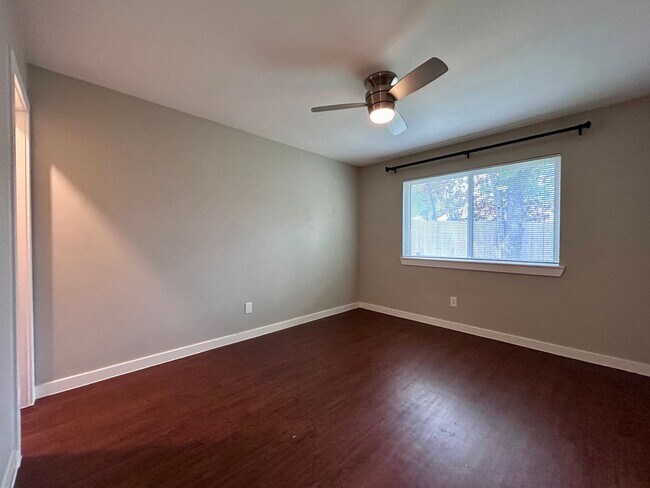 Building Photo - 1900 Gracy Farms Ln