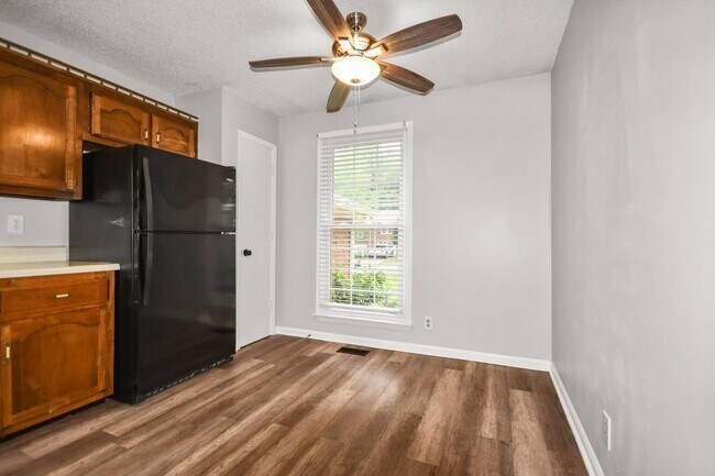 Building Photo - Two Bedroom in Sango!