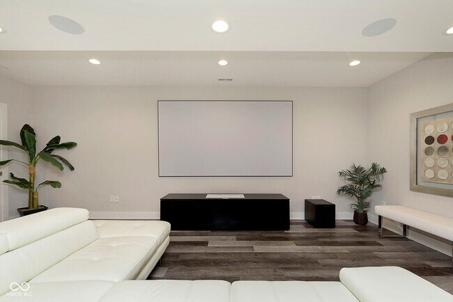 Building Photo - 429 W 86th St