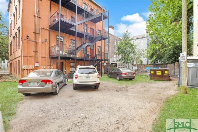 Building Photo - 703 Barnard St