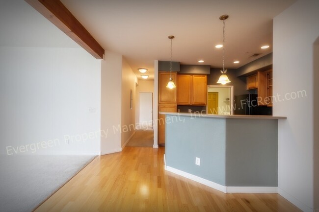 Building Photo - 2 Bedroom, 2 Bath with Amazing Views in Fo...