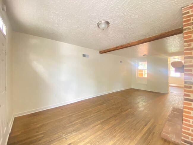 Building Photo - Charming 3 bedroom home in York, PA!