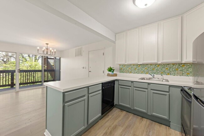 Building Photo - 5821 Oakwood Dr