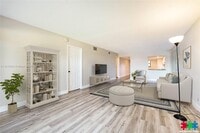 Building Photo - 1036 US-1