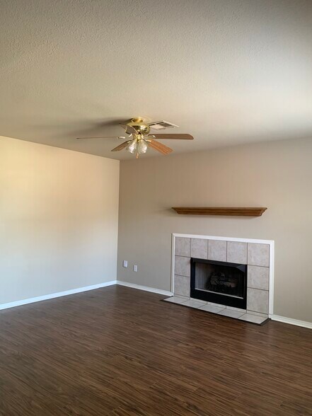 Living Room - 17608 E 78th St N