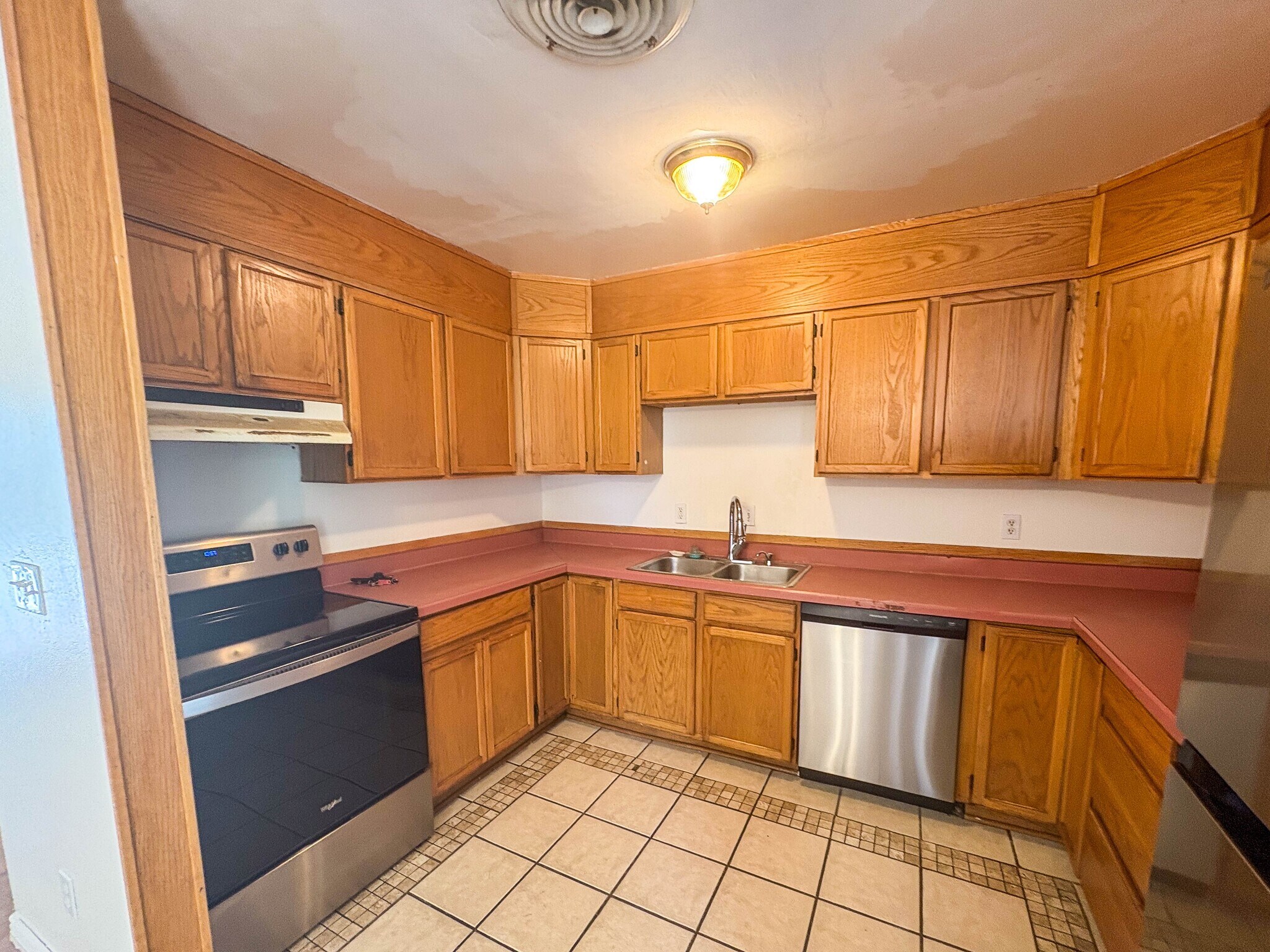 Building Photo - 327 Leona Dr