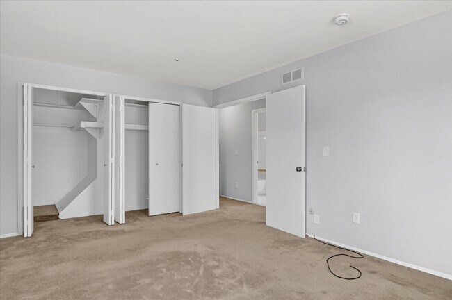 Building Photo - 41070 Southwind Dr