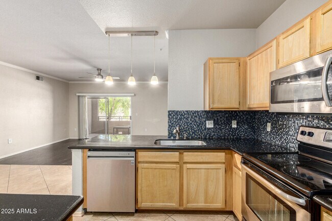 Building Photo - 5401 E Van Buren St