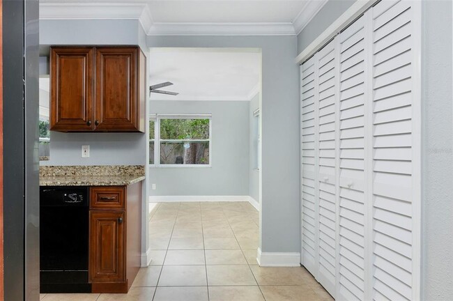 Building Photo - 727 14th St S