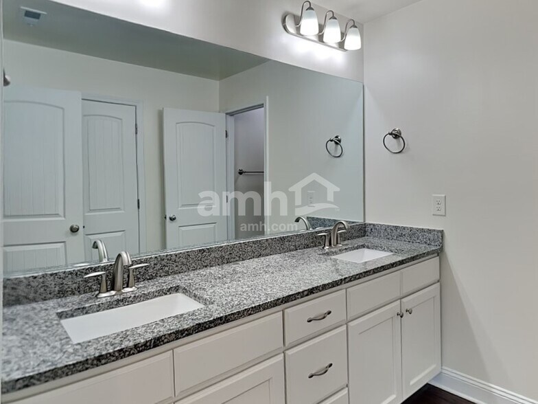 Building Photo - 1337 Weatherbrook Cir