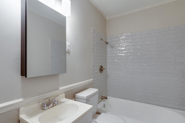 Building Photo - 950 Parkhaven Ln