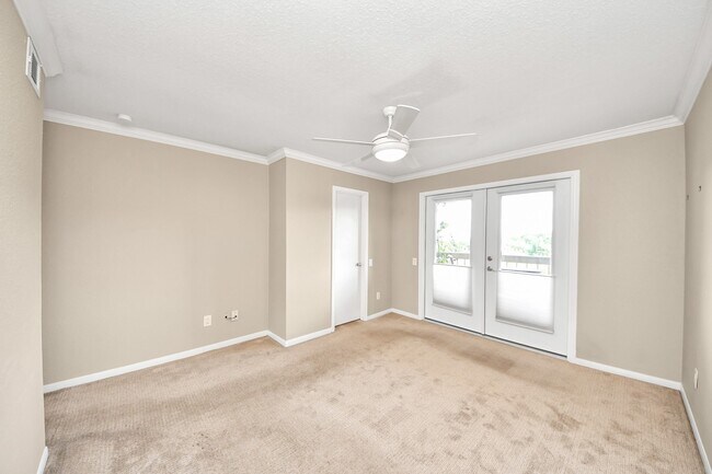 Building Photo - 1860 White Oak Dr