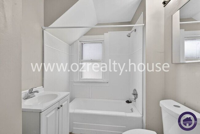 Building Photo - 1840 Marne Ave