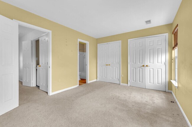 Building Photo - Dream Townhome in Kingstowne – Updated Ele...