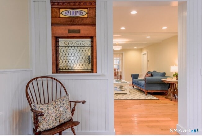 Building Photo - 33 Main St