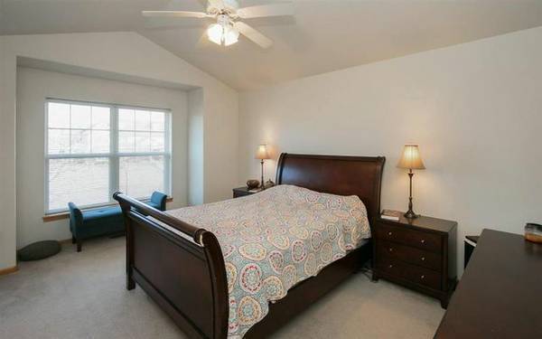 Building Photo - Beautiful 3 bedroom, 2.5 bathroom Townhouse Condo
