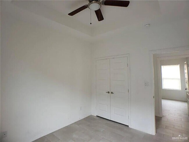 Building Photo - 10 10th St