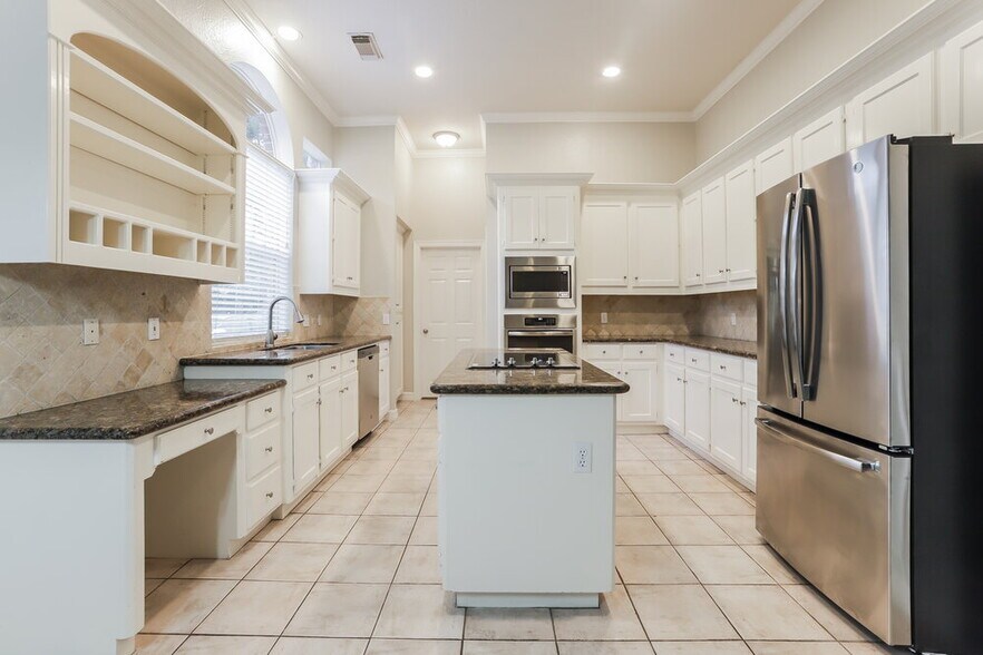 Building Photo - 5623 Evergreen Valley Dr