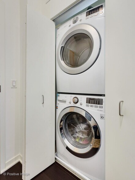 Building Photo - 1345 S Wabash Ave