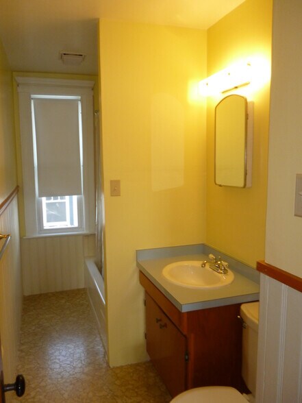 Building Photo - 19 Rena St