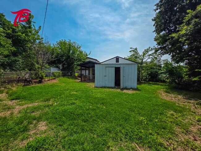 Building Photo - 2025 S Emco Dr