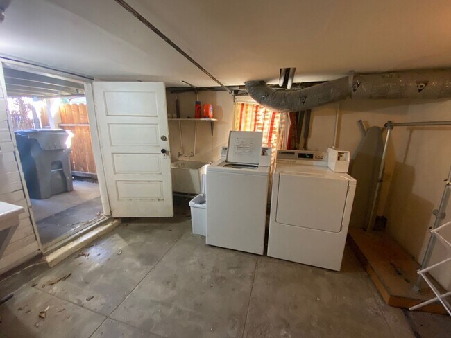 Building Photo - 2006003/85T