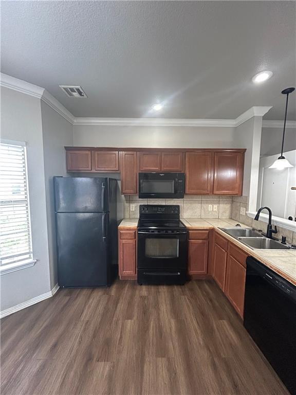 Building Photo - 2670 N Valencia Ave