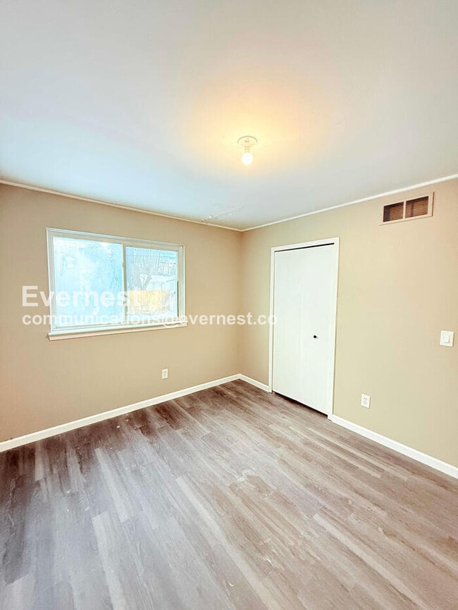 Building Photo - 3 Bed/1 Bath Home with Modern Amenities / Pet-Friendly / Vouchers Accepted / Available Now!