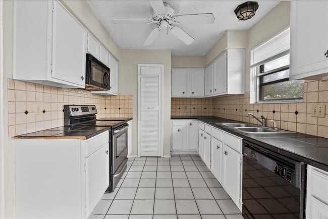 Building Photo - 2823 Forest Point Dr