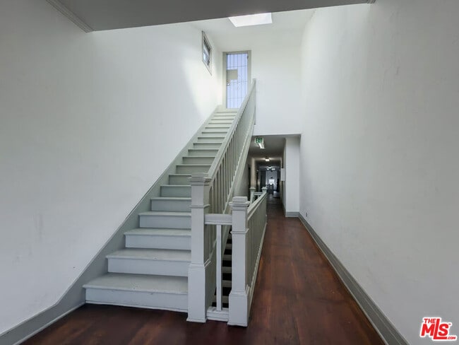 Building Photo - 908 Normandie Ave