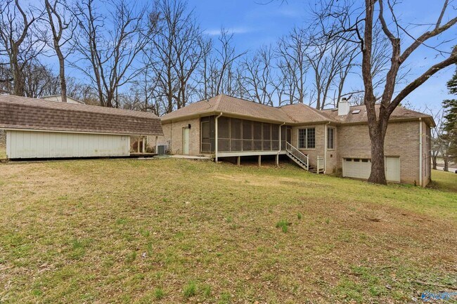 Building Photo - 226 Eastview Dr