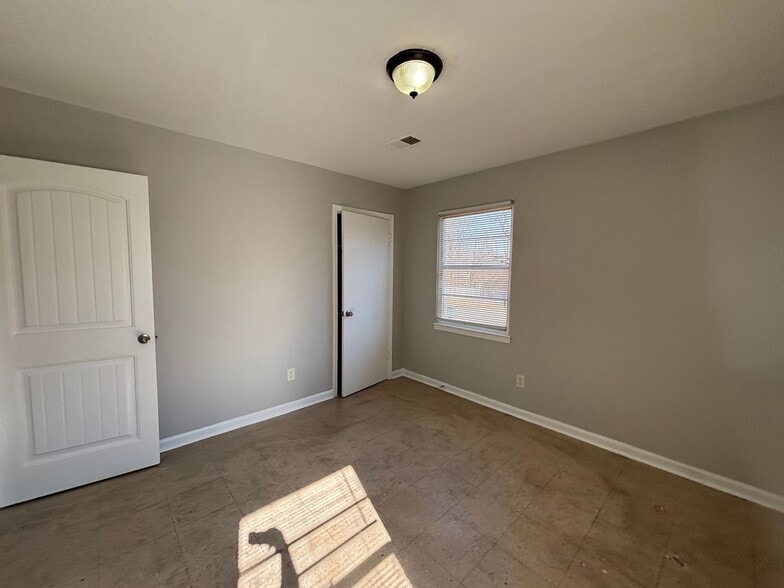 Building Photo - 2551 Dakar Ave