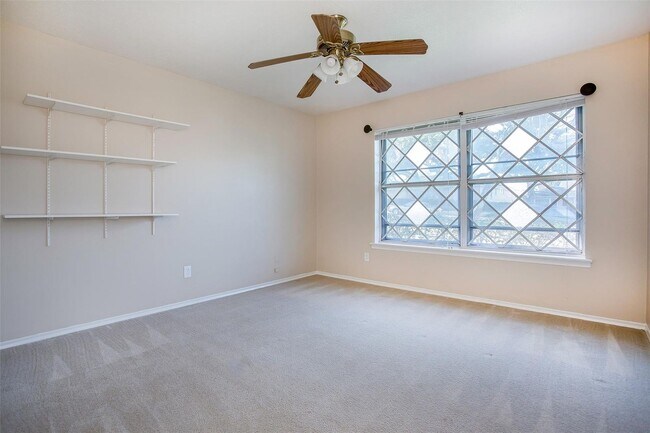 Building Photo - 2 Bedroom, 1 Bath Duplex in Lake Highlands
