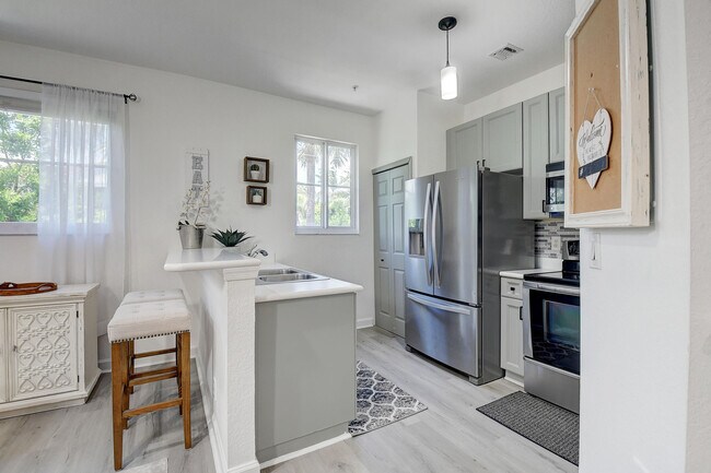 Building Photo - 525 Bayfront Dr