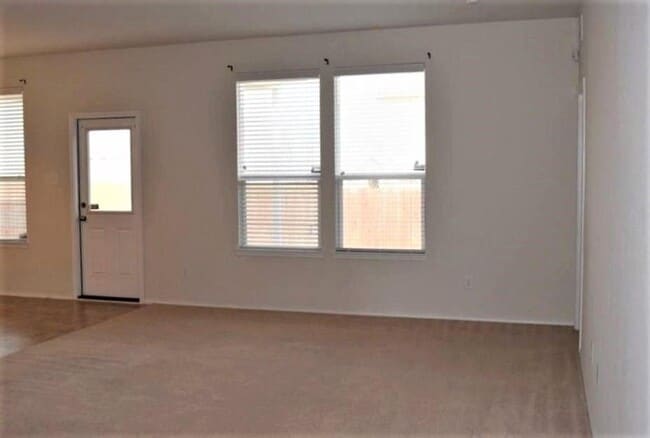 Building Photo - Like New 3BR SFR w/ Covered Patio & Fenced Yard in Haslet