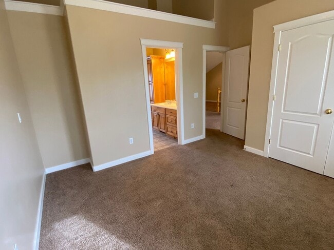 Building Photo - Half Price 1st Month! Beautiful 4 Bedroom 3.5 Bathroom Town Home In Logan